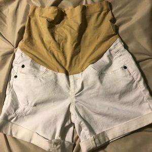 A Glow size 2 white maternity shorts NWT